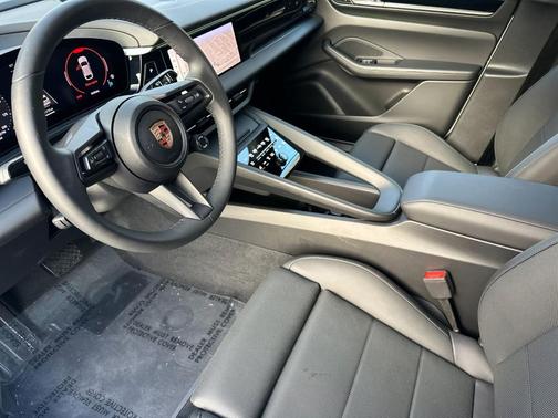 2025 Porsche Macan 4