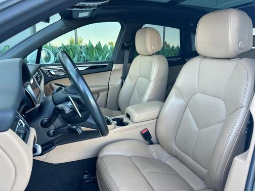 2022 Porsche Macan Macan