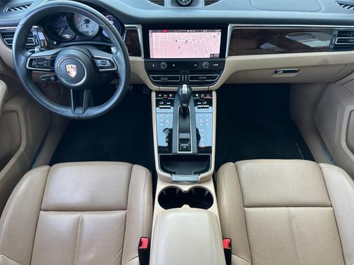 Carrara White Metallic 2023 Porsche Macan Macan