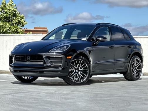 BLACK 2026 Porsche Macan Macan