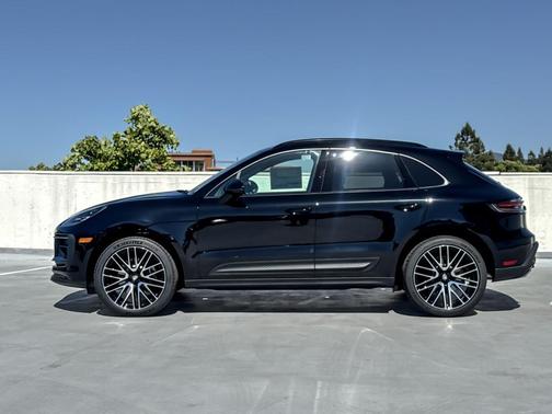 BLACK 2026 Porsche Macan Macan