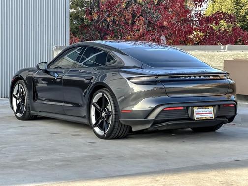 2022 Porsche Taycan 