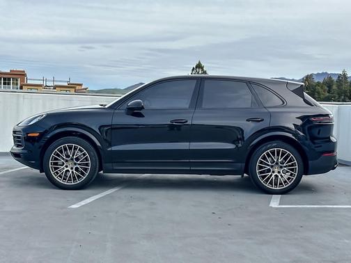 2023 Porsche Cayenne Platinum Edition