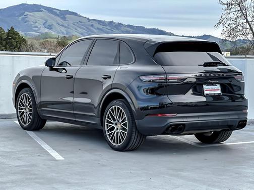 2023 Porsche Cayenne Platinum Edition