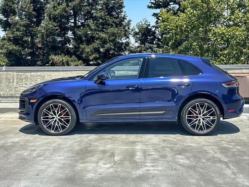 2022 Porsche Macan Base