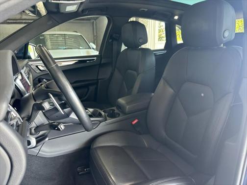 2022 Porsche Macan Base