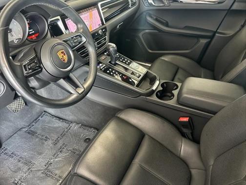 2022 Porsche Macan Base
