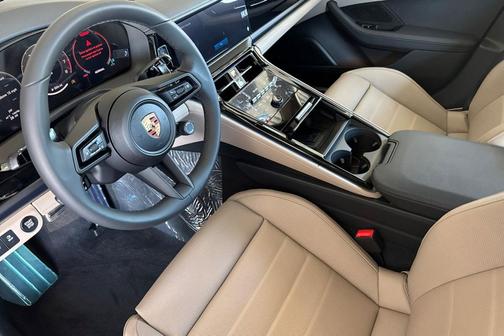 2025 Porsche Panamera 