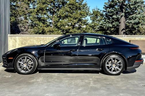 2025 Porsche Panamera 