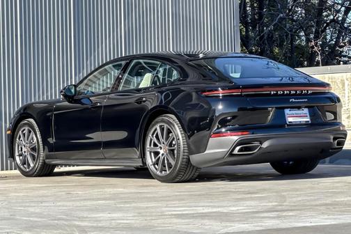 2025 Porsche Panamera 