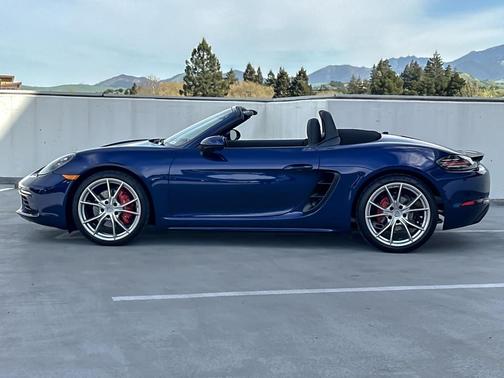 2025 Porsche 718 Boxster S