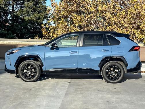 2022 Toyota RAV4 Hybrid SE