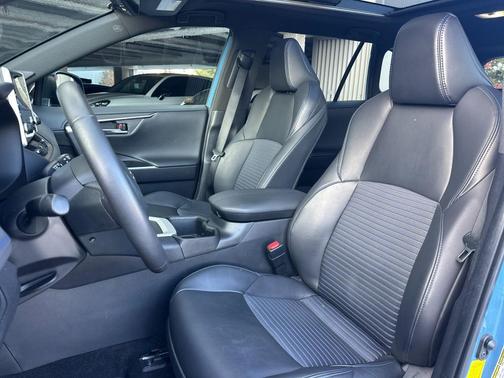 2022 Toyota RAV4 Hybrid SE