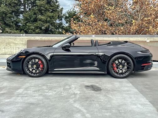 2024 Porsche 911 Carrera 4 GTS