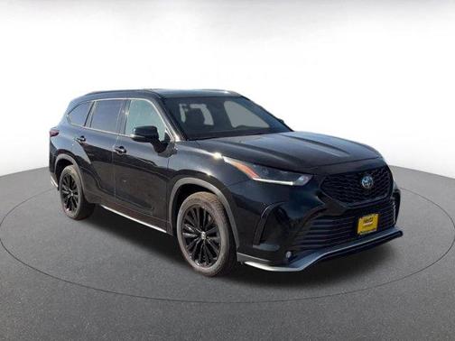 Black 2025 Toyota Highlander XSE