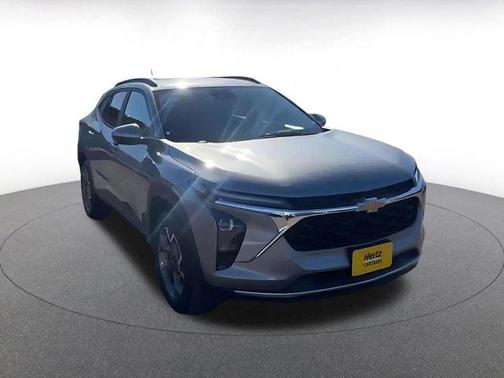 Sterling Gray Metallic 2025 Chevrolet Trax LT