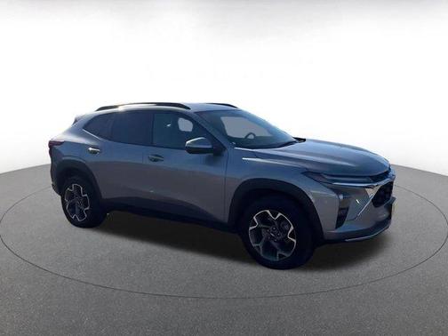Sterling Gray Metallic 2025 Chevrolet Trax LT