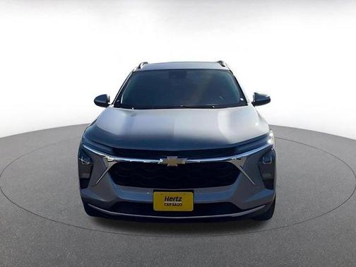 Sterling Gray Metallic 2025 Chevrolet Trax LT