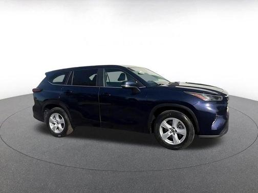 2025 Toyota Highlander LE