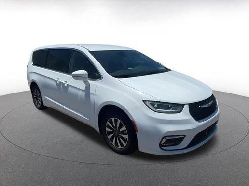 2022 Chrysler Pacifica Hybrid Touring L