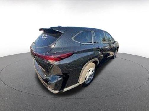 2025 Toyota Highlander LE