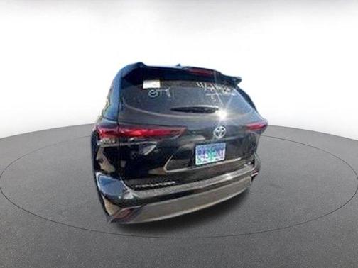 2025 Toyota Highlander LE