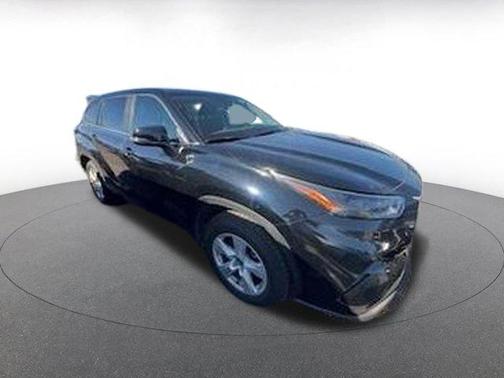 2025 Toyota Highlander LE