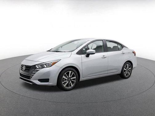 Brilliant Silver Metallic 2025 Nissan Versa 1.6 SV