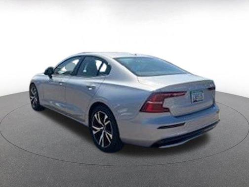 2024 Volvo S60 B5 Core Dark Theme