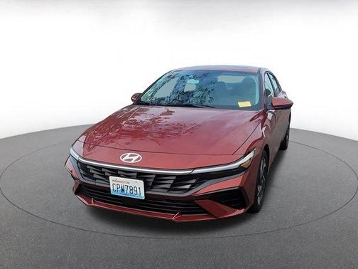 2025 Hyundai ELANTRA Limited