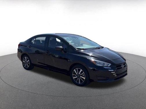 Super Black 2025 Nissan Versa 1.6 SV