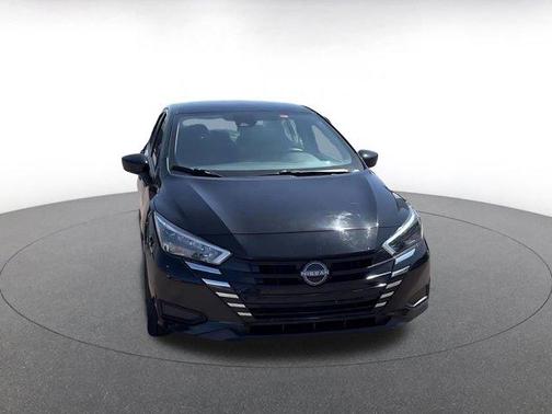 Super Black 2025 Nissan Versa 1.6 SV