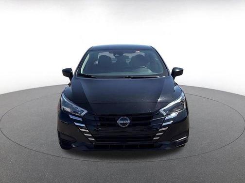 Super Black 2025 Nissan Versa 1.6 SV