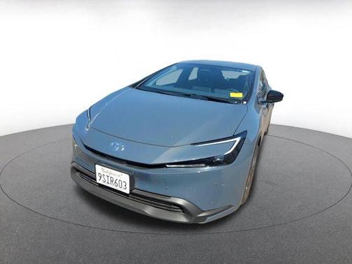 2025 Toyota Prius LE