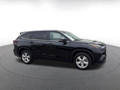 Black 2025 Toyota Highlander LE