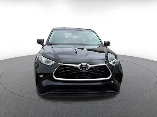 Black 2025 Toyota Highlander LE