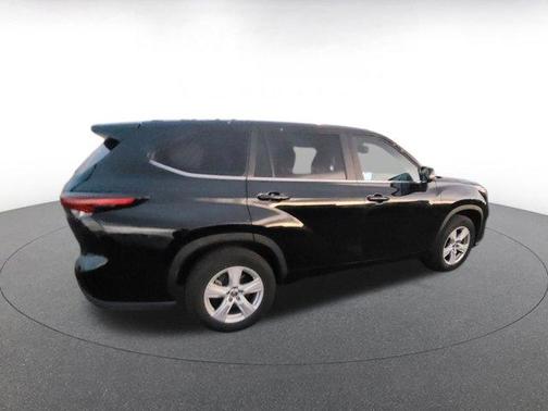 2025 Toyota Highlander LE