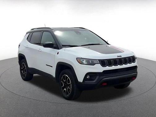 Bright White Clearcoat 2025 Jeep Compass Trailhawk
