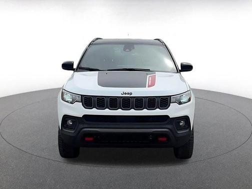 Bright White Clearcoat 2025 Jeep Compass Trailhawk