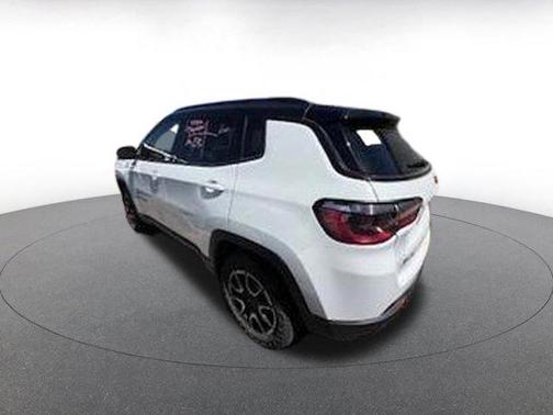 Bright White Clearcoat 2025 Jeep Compass Trailhawk