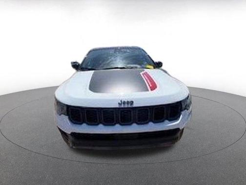 Bright White Clearcoat 2025 Jeep Compass Trailhawk