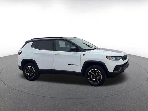Bright White Clearcoat 2025 Jeep Compass Trailhawk