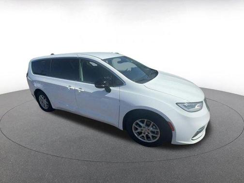 2024 Chrysler Pacifica Touring-L