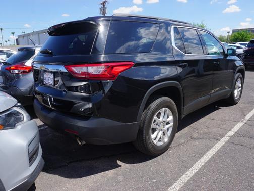 Photo 3 of 5 of 2020 Chevrolet Traverse LT Leather