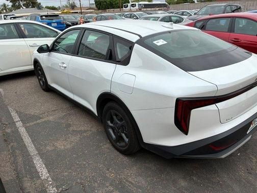 Snow White Pearl 2025 Kia K4