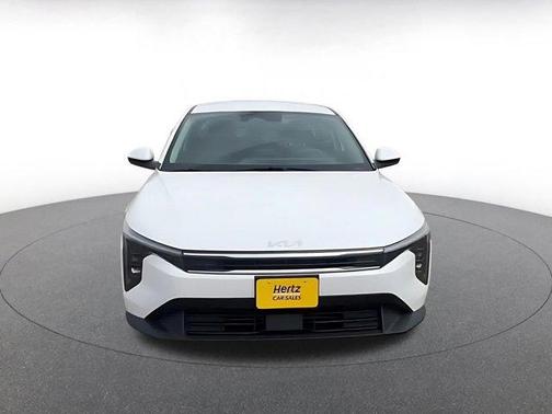 Snow White Pearl 2025 Kia K4