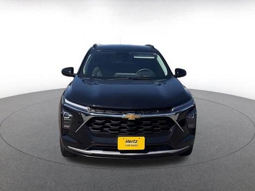 Mosaic Black Metallic 2025 Chevrolet Trax LT