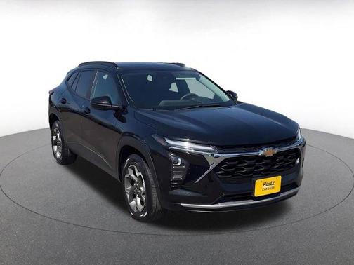 Mosaic Black Metallic 2025 Chevrolet Trax LT