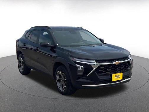 Mosaic Black Metallic 2025 Chevrolet Trax LT