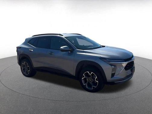 Sterling Gray Metallic 2025 Chevrolet Trax LT